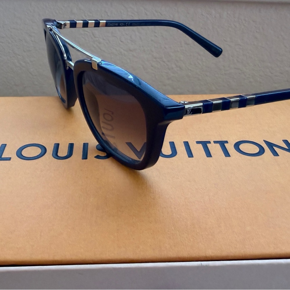 Authentic Louis Vuitton Navy and Silver Sunglasses